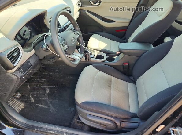 KMHC65LC8HU038817 2017 HYUNDAI IONIQ Blue Front interior view