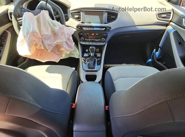 KMHC65LC9HU057277 2017 HYUNDAI IONIQ Silver Առջևի վահանակի տեսք