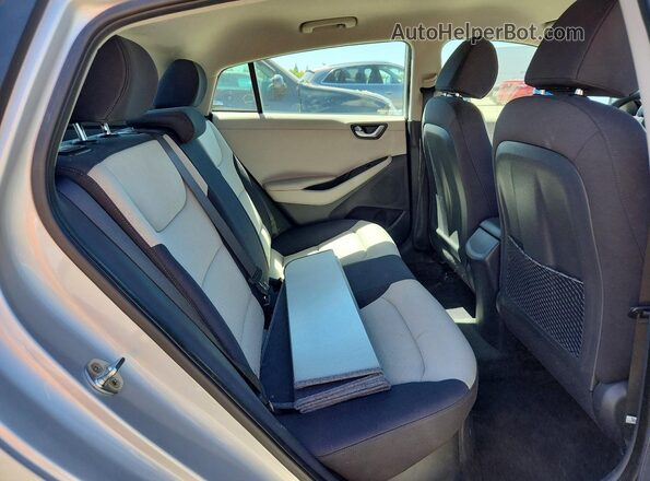KMHC65LC9HU057277 2017 HYUNDAI IONIQ Silver Հետևի նստատեղերի տեսք