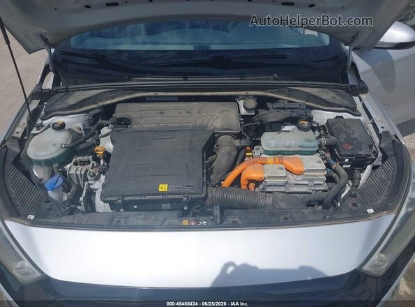 KMHC65LC9JU075218 2018 HYUNDAI IONIQ HYBRID Silver Вид ззаду