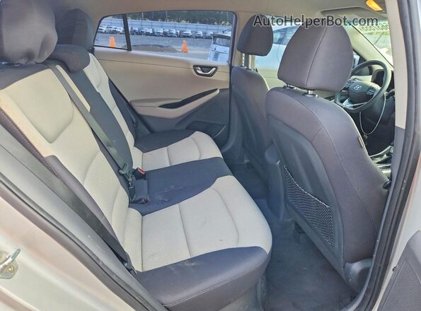 KMHC65LC9JU091080 2018 HYUNDAI IONIQ Silver Widok tylnych siedzeń