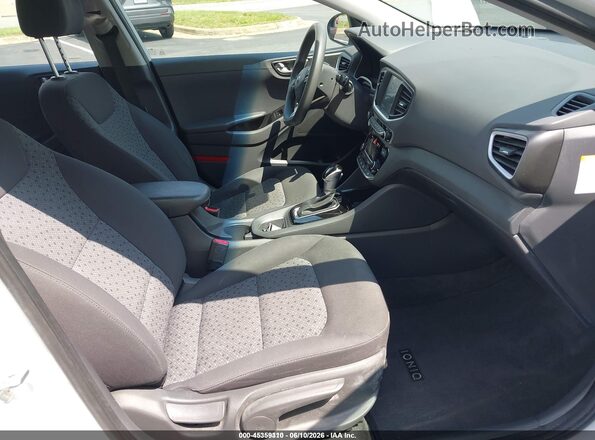 KMHC65LC9KU107974 2019 HYUNDAI IONIQ HYBRID White წინა სალონის ხედი