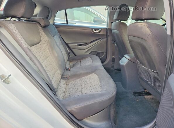 KMHC65LCXHU031450 2017 HYUNDAI IONIQ White Widok tylnych siedzeń