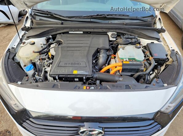 KMHC65LCXHU031450 2017 HYUNDAI IONIQ White Widok wnętrza z tyłu