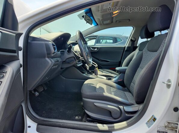 KMHC65LD1JU069759 2018 HYUNDAI IONIQ White Вид салону спереду