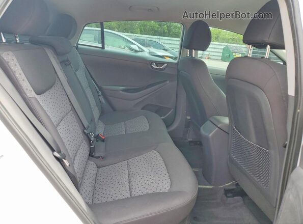 KMHC75LC1HU028756 2017 HYUNDAI IONIQ White Vista de los asientos traseros