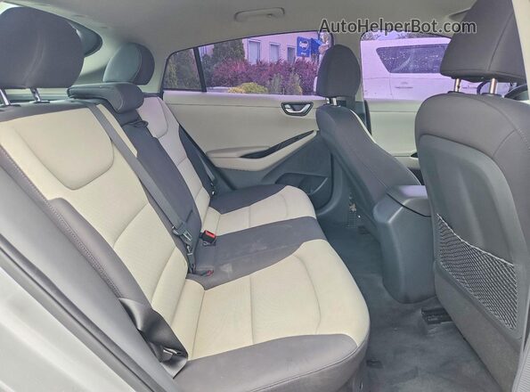 KMHC75LC3JU060307 2018 HYUNDAI IONIQ Silver Հետևի նստատեղերի տեսք