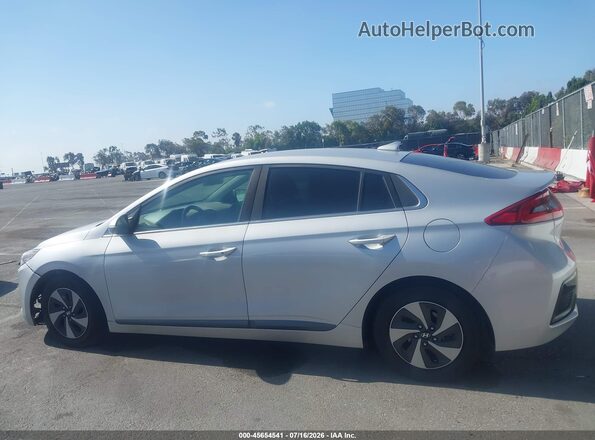 KMHC75LC7JU065817 2018 HYUNDAI IONIQ HYBRID Silver სალონის 360-გრადუსიანი ხედი