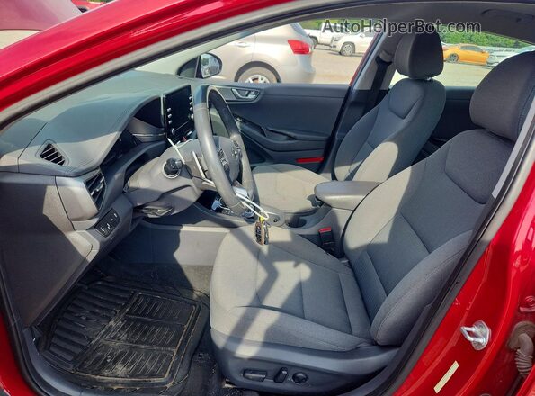 KMHC75LC7MU257923 2021 HYUNDAI IONIQ Красный Вид салона спереди