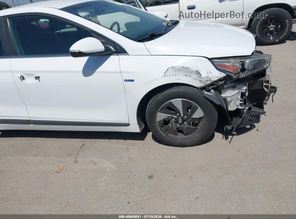 KMHC75LCXHU047614 2017 HYUNDAI IONIQ HYBRID White Вид спереду