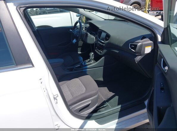 KMHC75LCXHU047614 2017 HYUNDAI IONIQ HYBRID White Вид салону спереду