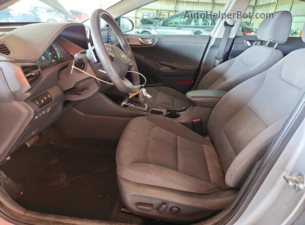 KMHC85LC3LU213347 2020 HYUNDAI IONIQ Серебряный Вид салона спереди
