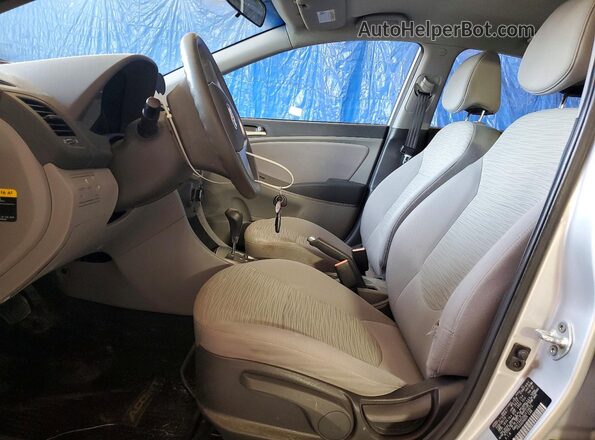 KMHCT4AE0GU110972 2016 HYUNDAI ACCENT Серебряный Вид салона спереди