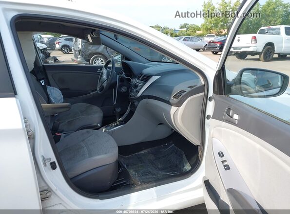 KMHCT4AE0GU120062 2016 HYUNDAI ACCENT White Front interior view