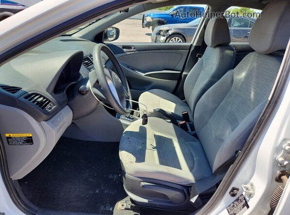 KMHCT4AE0HU217425 2017 HYUNDAI ACCENT White წინა სალონის ხედი