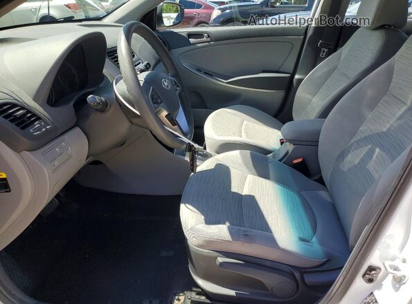 KMHCT4AE0HU334003 2017 HYUNDAI ACCENT Белый Вид салона спереди