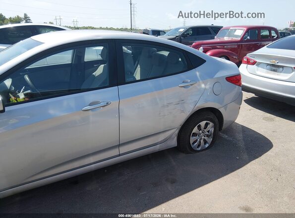 KMHCT4AE1HU323379 2017 HYUNDAI ACCENT Silver Vista frontal