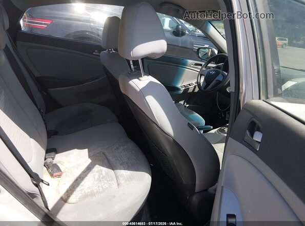 KMHCT4AE1HU323379 2017 HYUNDAI ACCENT Silver Vista de la etiqueta del VIN