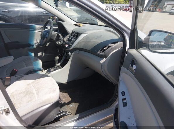 KMHCT4AE1HU323379 2017 HYUNDAI ACCENT Silver Vista interior delantera