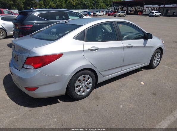 KMHCT4AE1HU323379 2017 HYUNDAI ACCENT Silver Trasero derecho