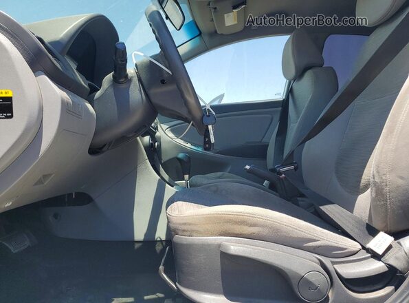 KMHCT4AE2GU105918 2016 HYUNDAI ACCENT White Widok wnętrza z przodu