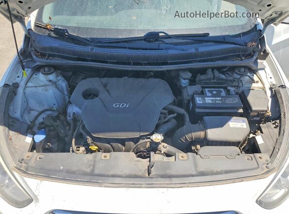 KMHCT4AE2GU105918 2016 HYUNDAI ACCENT White Widok wnętrza z tyłu