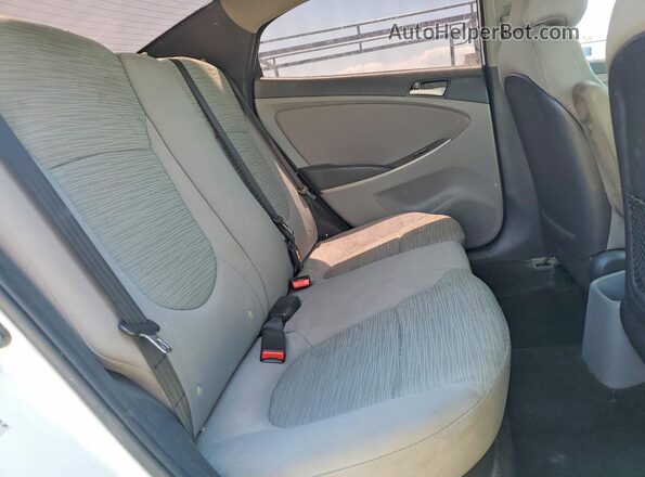KMHCT4AE2GU105918 2016 HYUNDAI ACCENT White Widok tylnych siedzeń