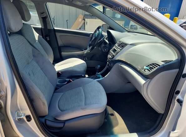 KMHCT4AE2HU215532 2017 HYUNDAI ACCENT Silver Vista interior delantera
