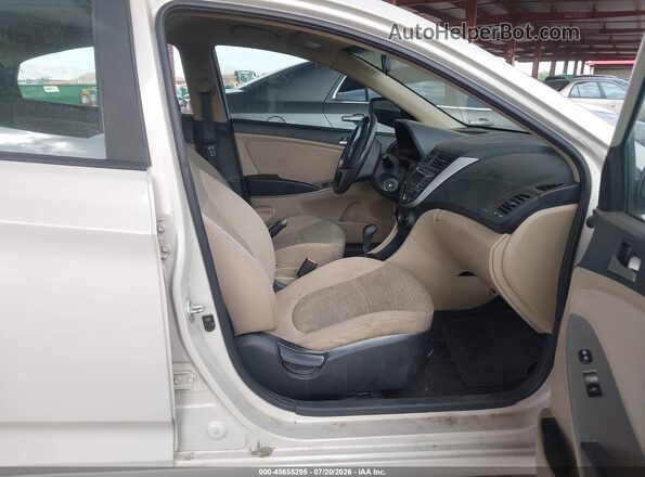 KMHCT4AE2HU262723 2017 HYUNDAI ACCENT White Vista interior delantera