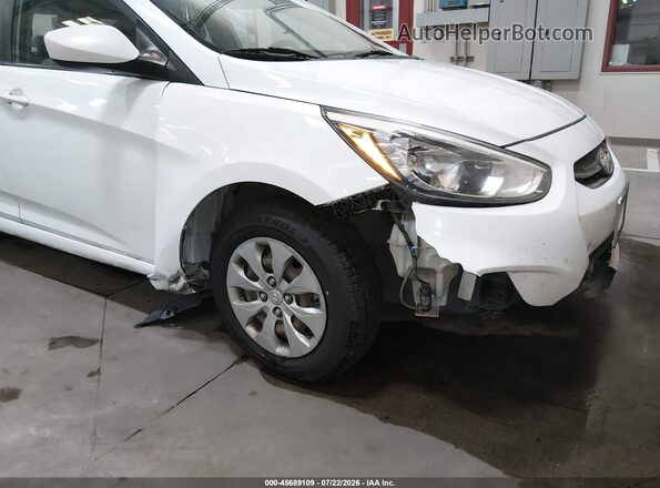 KMHCT4AE2HU289050 2017 HYUNDAI ACCENT White Widok z przodu