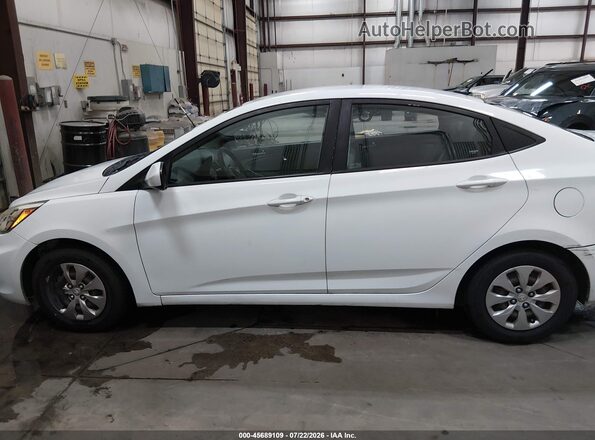 KMHCT4AE2HU289050 2017 HYUNDAI ACCENT White Widok wnętrza 360 stopni