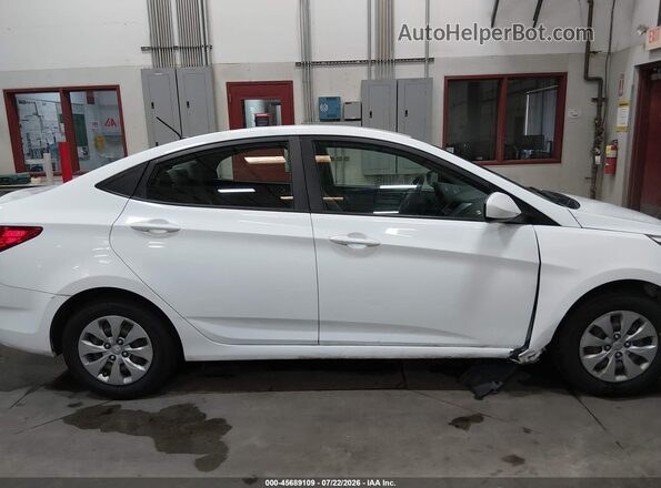 KMHCT4AE2HU289050 2017 HYUNDAI ACCENT White Widok wnętrza z tyłu