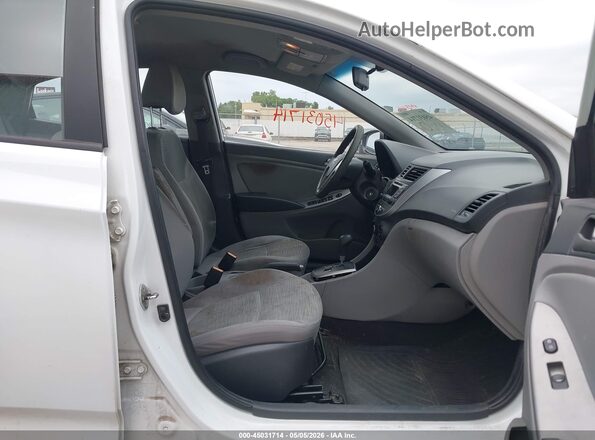 KMHCT4AE3GU965357 2016 HYUNDAI ACCENT White წინა სალონის ხედი