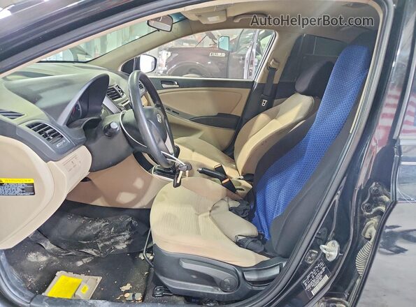 KMHCT4AE3HU290692 2017 HYUNDAI ACCENT Black წინა სალონის ხედი