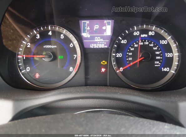 KMHCT4AE4GU077930 2016 HYUNDAI ACCENT Silver Widok tylnych siedzeń