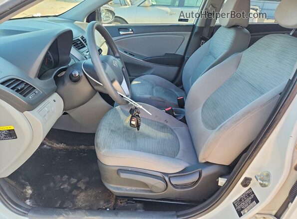 KMHCT4AE4GU114488 2016 HYUNDAI ACCENT Белый Вид салона спереди
