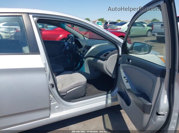 KMHCT4AE4GU980577 2016 HYUNDAI ACCENT Silver Vista interior delantera