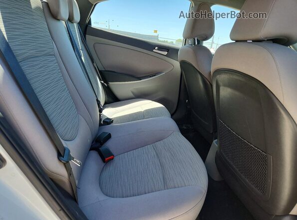 KMHCT4AE5GU036352 2016 HYUNDAI ACCENT White Vista de los asientos traseros