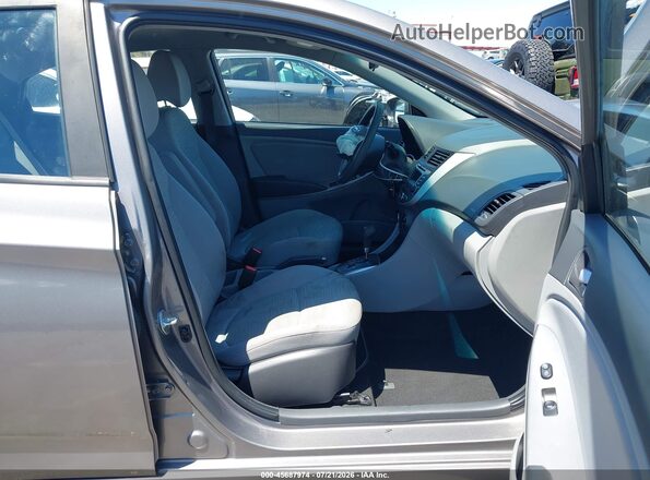 KMHCT4AE5HU373752 2017 HYUNDAI ACCENT Champagne წინა სალონის ხედი