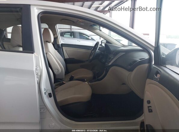 KMHCT4AE6GU092817 2016 HYUNDAI ACCENT White Widok wnętrza z przodu