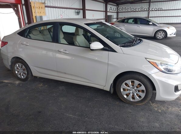 KMHCT4AE6GU092817 2016 HYUNDAI ACCENT White Widok z przodu