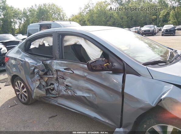 KMHCT4AE6HU358550 2017 HYUNDAI ACCENT Серебряный Вид задней части салона