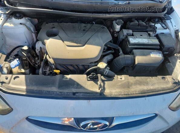 KMHCT4AE6HU380676 2017 HYUNDAI ACCENT White Widok wnętrza z tyłu