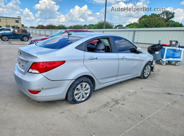 KMHCT4AE7HU286516 2017 HYUNDAI ACCENT Серебряный Задняя правая четверть