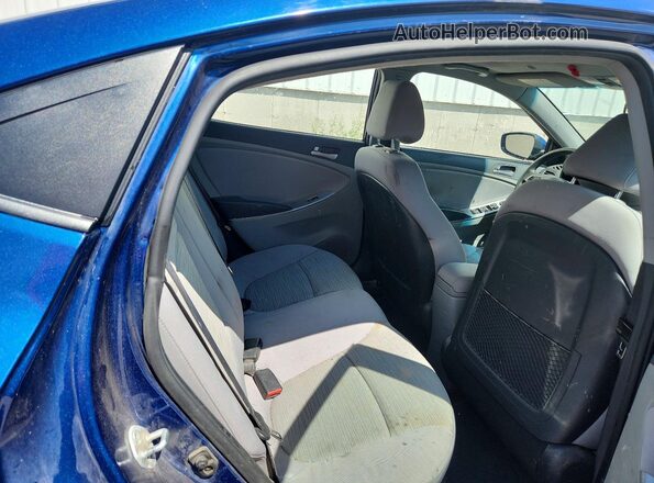 KMHCT4AE8HU305493 2017 HYUNDAI ACCENT Blue Հետևի նստատեղերի տեսք