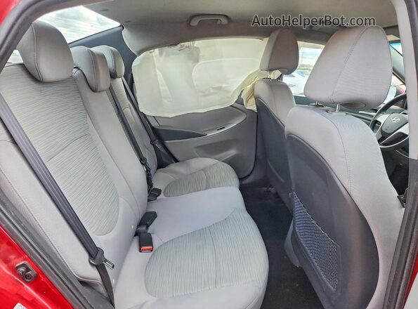 KMHCT4AE9GU981353 2016 HYUNDAI ACCENT Red Հետևի նստատեղերի տեսք