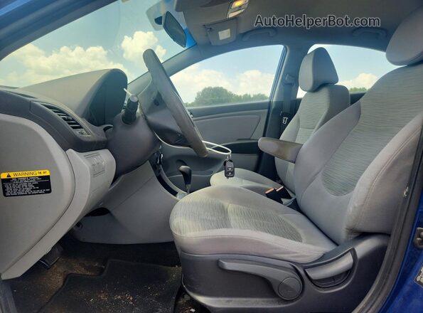 KMHCT4AE9HU169181 2017 HYUNDAI ACCENT Синий Вид салона спереди
