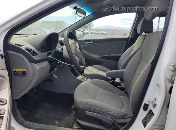 KMHCT4AE9HU200204 2017 HYUNDAI ACCENT Белый Вид салона спереди