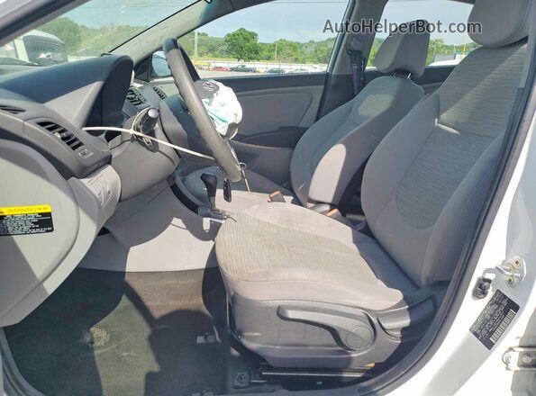 KMHCT4AE9HU314557 2017 HYUNDAI ACCENT White წინა სალონის ხედი