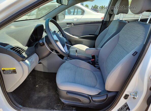 KMHCT4AE9HU395365 2017 HYUNDAI ACCENT White Vista interior delantera